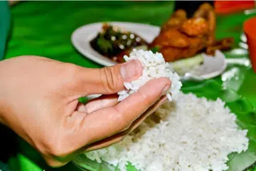 Makan yang menanti disuap.