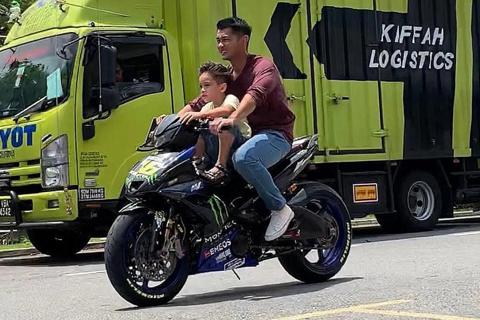 JALAN CERITA TIDAK DIKEMBANGKAN: Remp-It 2, yang menggandingkan Farid Kamil dengan anak kandungnya, Muhammad, menang dari segi isu hubungan bapa dan anak yang disatukan semula, tetapi sayangnya perihal ini kurang diperluas. - Foto FKX FILM