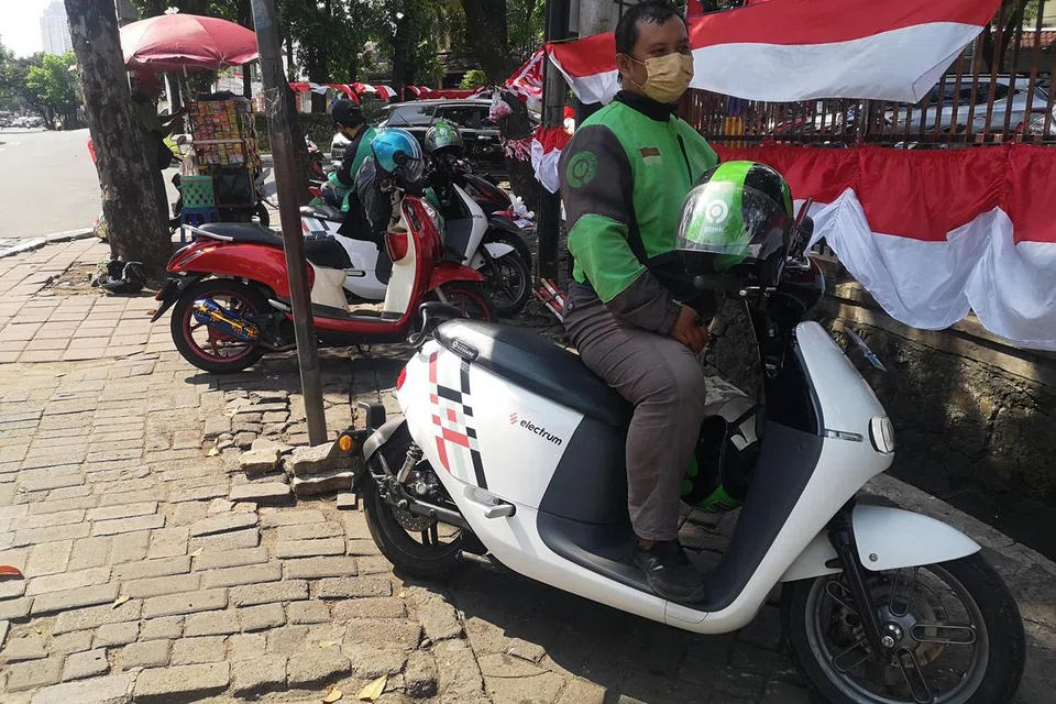 Terdapat kira-kira 250,000 pemandu dan penghantar dalam talian yang aktif, serta sehingga 1.5 juta lagi yang bekerja secara sambilan.