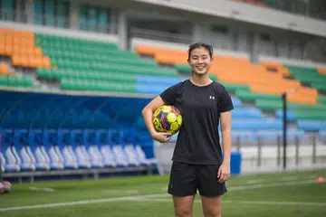 ATASI CABARAN: Danelle Tan, 19 tahun, telah menunjukkan prestasi yang memukau di Borussia Dortmund meski hadapi kesulitan berbahasa Jerman. 