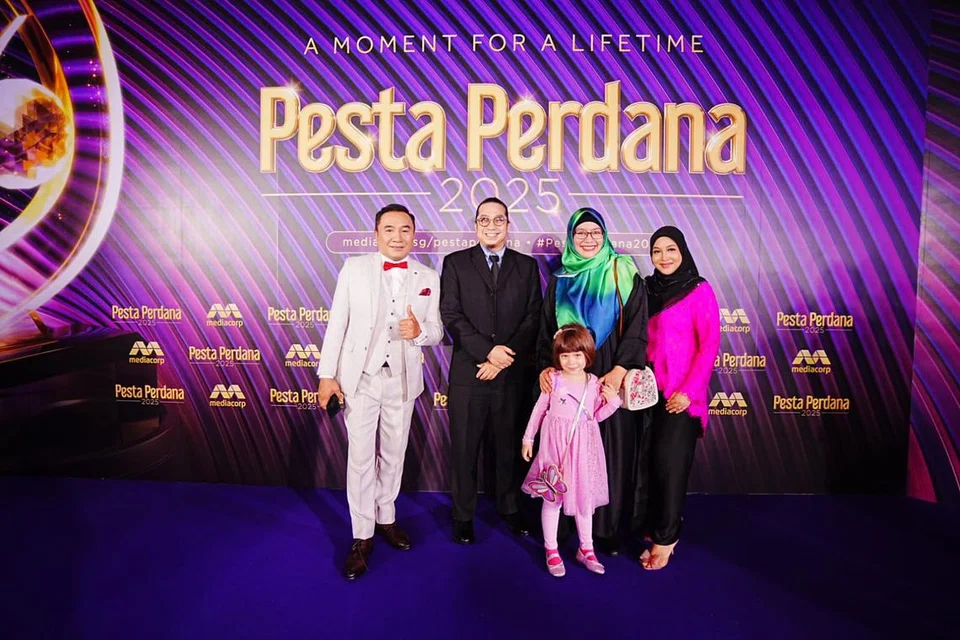 Barisan pelakon bagi drama bersiri, ‘Bara’, yang mula ditayangkan pada lewat 1999 hingga 2004, (dari kiri) Khairudin Samsudin, Zan Sofiyan, Fidi Hassim dan anaknya, serta Elyani Hanim Mohamed.