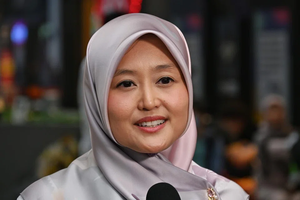 Menteri Negara (Penerangan dan Pembangunan Digital merangkap Kesihatan), Cik Rahayu Mahzam juga menerajui bidang tumpuan kelima M³ iaitu kesihatan dalam masyarakat.