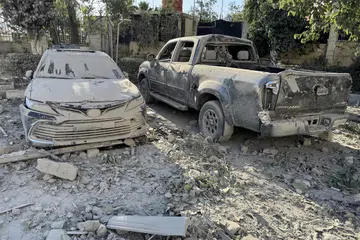 Kenderaan yang rosak dilihat di luar bangunan Kementerian Pertahanan Syria, yang menempatkan Ibu Pejabat Staf Am Tentera, selepas serangan udara oleh Israel di Damsyik, Syria, pada 16 Julai 2025. Pasukan Pertahanan Israel mengesahkan serangan ke atas bangunan tersebut pada 16 Julai susulan penempatan tentera Syria di wilayah majoriti Druze, Suweida, selepas pertempuran antara pejuang Druze dan suku Badwi mengorbankan puluhan nyawa.