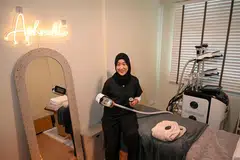 Cik Liyana Nur Atiqah Azni gembira dapat menawarkan perkhidmatan buang lemak dengan kaedah beku lemak dengan harga dimampui kepada pelanggan.
