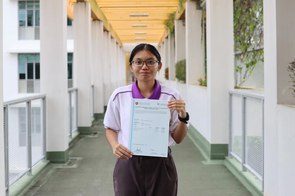Syafawati Jawidah Johanis yang pernah mengalami detik-detik keresahan pada awal tempoh persekolahannya di Sekolah Menengah Spectra muncul sebagai antara pelajar cemerlang peperiksaan Sijil Am Pelajaran (GCE) Peringkat ‘N’ di sekolahnya.