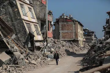 TIDAK BANYAK KURANG: Lonjakan harga barangan dan perkhidmatan, termasuk makanan dan perumahan, akibat gangguan disebabkan gempa, bermakna kadar tinggi inflasi Turkey akan jatuh jauh kurang daripada jangkaan sebelumnya. - Foto EPA-EFE