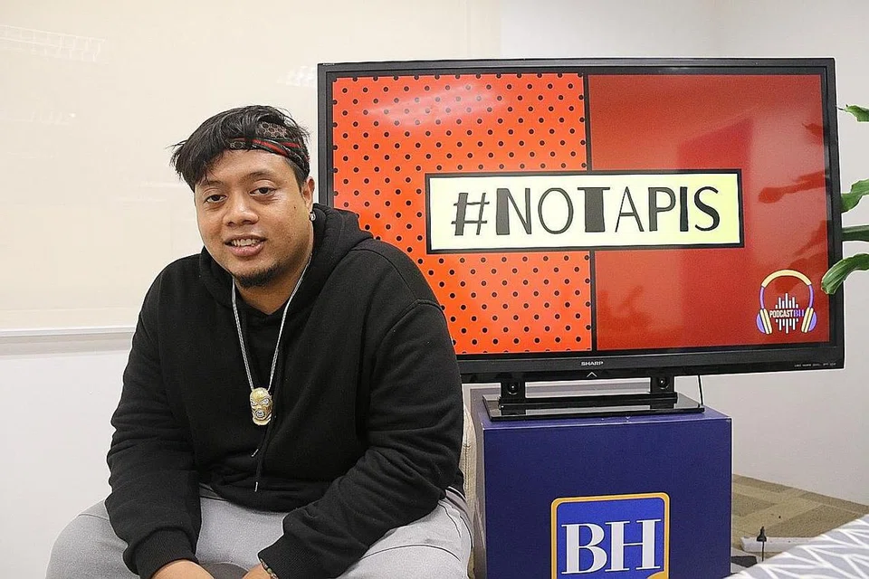 RAP BUKAN SEBARANG RAP: Rap yang diselang-selikan bahasa Melayu dan Inggeris nyanyian Akeem Jahat (kiri) mengaitkan pengalaman hidup dan keadaan sebenar di sekelilingnya yang dijadikan sebagai sandaran dan pencetus inspirasi. - Foto BM oleh FAKHRURADZI ISMAIL 