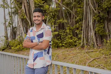 USAHA SOKONG BELIA: Encik Hairil dapat saling memanfaatkan pengalamannya sebagai guru dan pegawai probesen sukarela untuk menyokong belia dengan berkesan dari segi keperluan sosial dan emosi mereka. - Foto-foto BH oleh NUR DIYANA TAHA