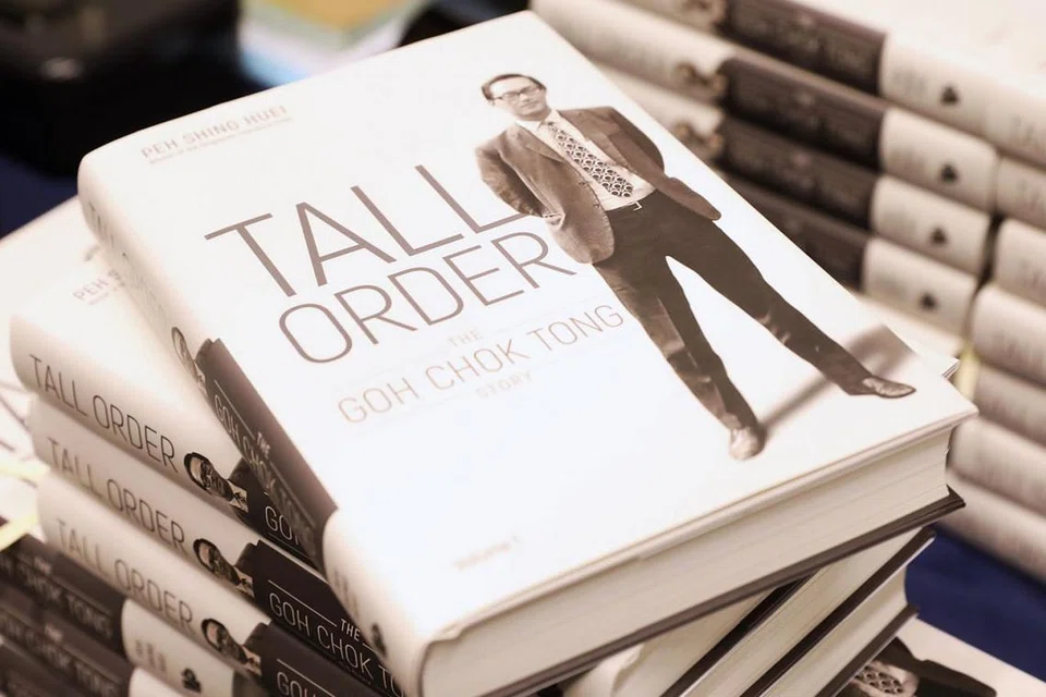 AUTOBIOGRAFI DILANCAR: 'Tall Order: The Goh Chok Tong Story'. - Foto BH oleh GAVIN FOO 