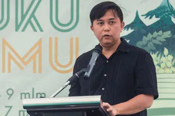 Encik Farihan Bahron, penulis dan pengasas syarikat penerbitan Unggun Creative
