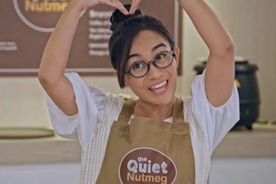 PELUANG KEEMASAN: Yuslina Yussof teruja melihat wataknya sebagai pekerja kafe bernama Khatijah berkembang dalam tempoh tiga tahun drama 'Sunny Side Up' menjalani penggambaran. - Foto MEDIACORP