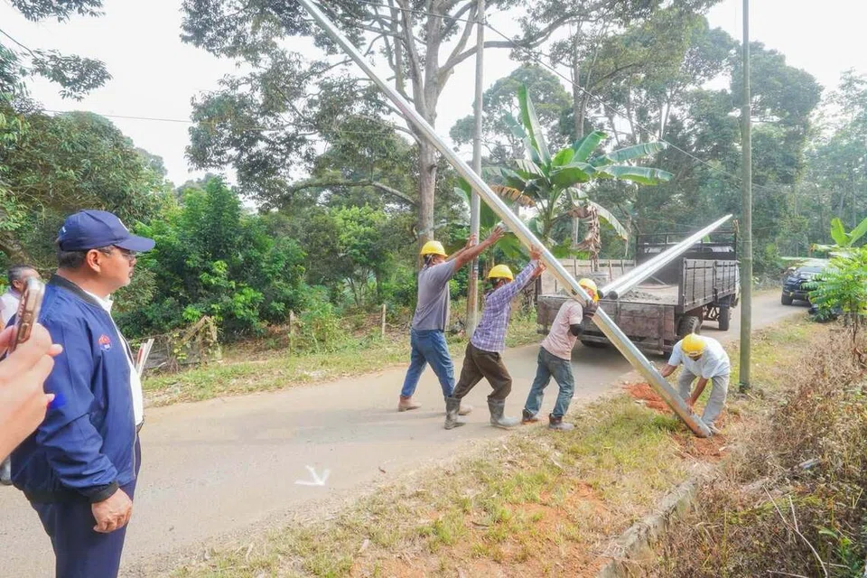 3,833 lampu jalan kampung, enam daerah di Johor, Md Israk Abdullah, bertenaga suria