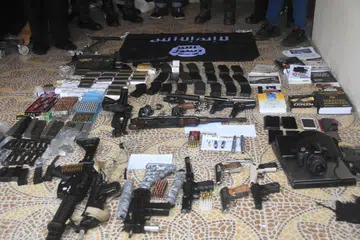 JUALAN SENJATA: Menerusi penangkapan suspek dan senjata yang dirampas daripada seorang penyokong Daesh di Bekasi, ia membolehkan polis Jakarta membongkar jualan e-dagang senapang lembut udara atau senapang mainan ‘airsoft’ yang diubah suai dan boleh dinaik taraf menjadi senjata api.