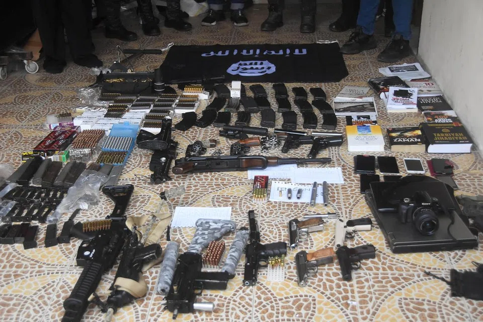 JUALAN SENJATA: Menerusi penangkapan suspek dan senjata yang dirampas daripada seorang penyokong Daesh di Bekasi, ia membolehkan polis Jakarta membongkar jualan e-dagang senapang lembut udara atau senapang mainan ‘airsoft’ yang diubah suai dan boleh dinaik taraf menjadi senjata api.