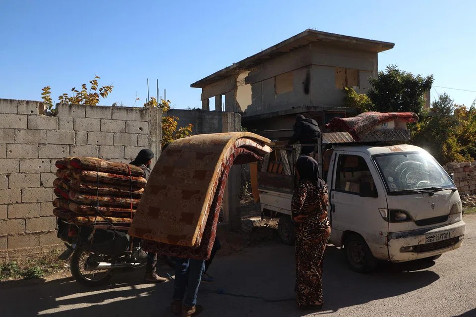 Penduduk Syria kembali ke rumah mereka di bandar Qusayr, wilayah Homs tengah Syria, pada 14 Disember.