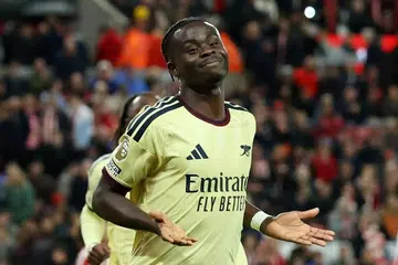 Bukayo Saka daripada Arsenal mengukuhkan kemenangan itu menerusi sepakan penalti jauh dalam waktu kecederaan.