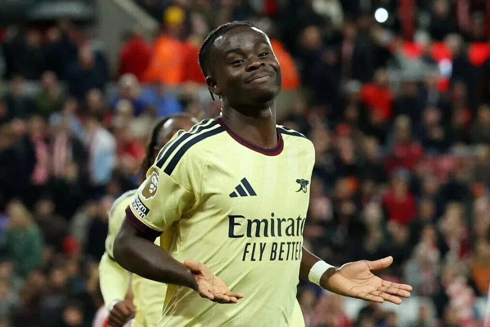 Bukayo Saka daripada Arsenal mengukuhkan kemenangan itu menerusi sepakan penalti jauh dalam waktu kecederaan.