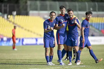 PERLU TERUS TINGKAT PRESTASI: Pemain Singapura termasuk Ikhsan Fandi (dua dari kiri. gambar kiri) meraikan gol dalam kemenangan 6-2 ke atas Myanmar kelmarin. - Foto-foto FAS