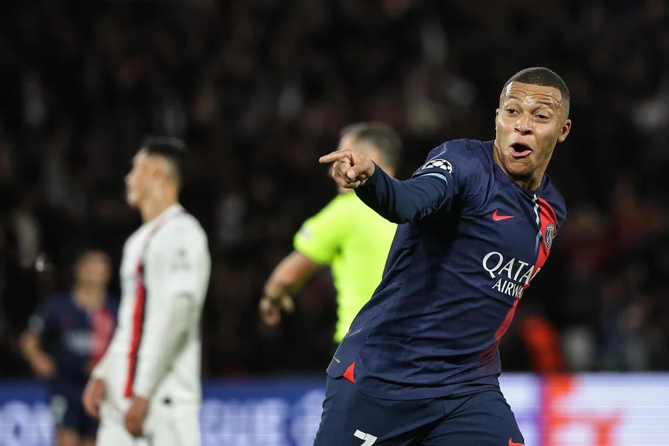 PENGGUGAT LAWAN: Penyerang Kylian Mbappe meraikan golnya yang memulakan jaringan Paris Saint Germain dalam kemenangan 3-0 ke atas AC Milan.