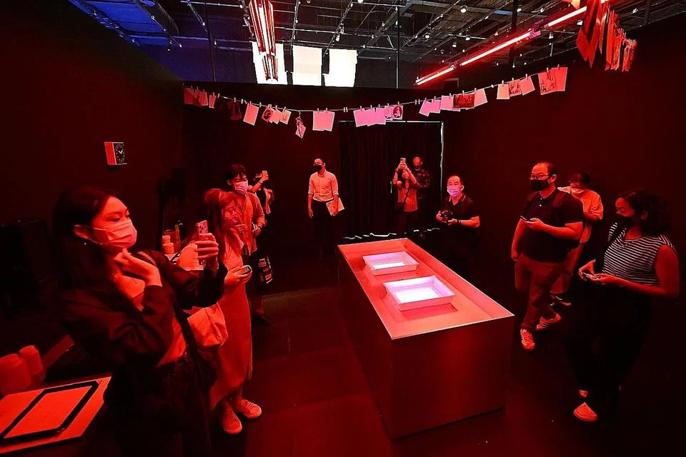 BILIK GELAP: Bilik gelap dalam bahagian seni hidup buat pameran Off/On: Teknologi Setiap Hari yang Mengubah Kehidupan Kita. - Foto BH oleh LIM YAOHUI 