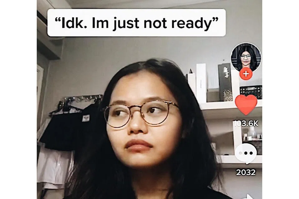 KONGSI KISAH HARIAN: Video-video di Tik Tok yang paling menarik perhatian adalah perkongsian pengalaman hidup serta cabaran harian yang dihadapi ramai namun ditampilkan dengan lucu. - Foto oleh ihsan FATIN NABILAH.