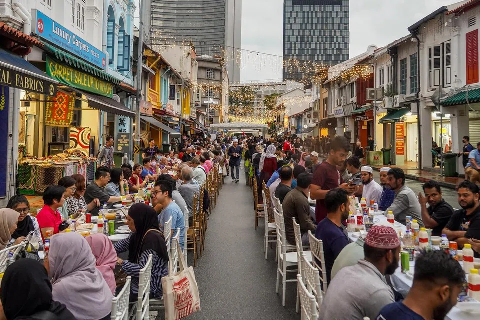Acara berbuka puasa beramai-ramai diadakan di kawasan Kampong Gelam pada 2023. Acara itu akan kembali diadakan pada 23 Mac 2024.