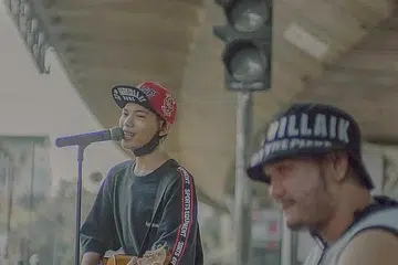 TIADA YANG PERLU DISEGANI: Penyanyi Indonesia, Tegar Septian, kembali menyanyi di jalanan demi mencari rezeki halal buat isteri dan anaknya. - Foto INSTAGRAM TEGAR SEPTIAN