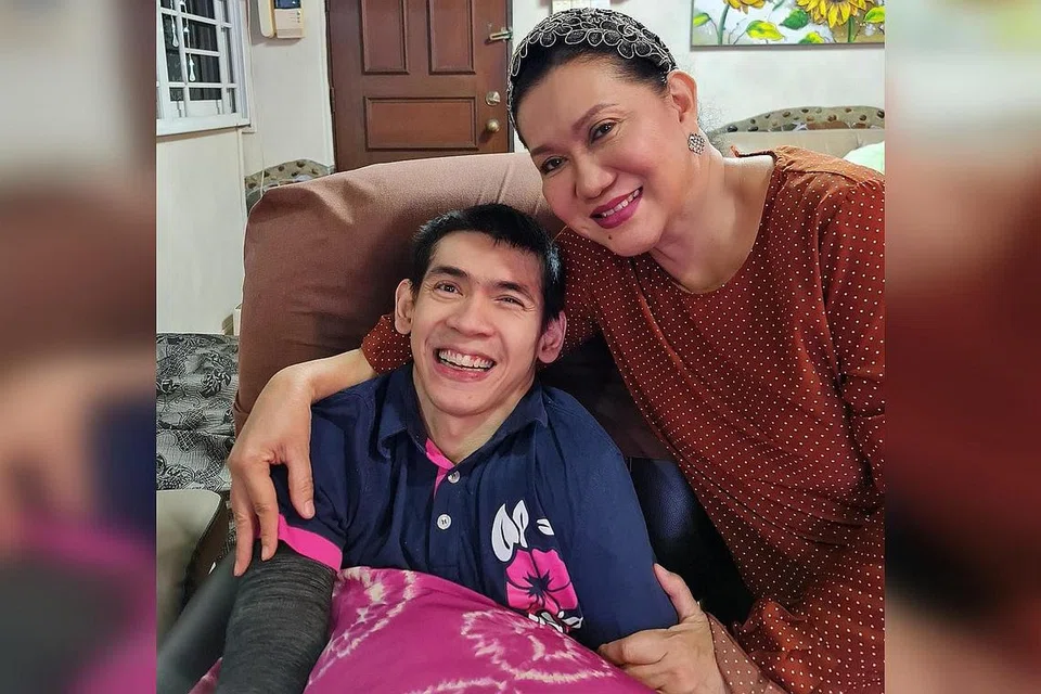 BERTEMANKAN KESABARAN: Hashimah Hamidon mempelajari erti kesabaran dan kecekalan menjaga anaknya yang mengalami palsi serebrum, Muhammad Kashif. - Foto ihsan HASHIMAH HAMIDON