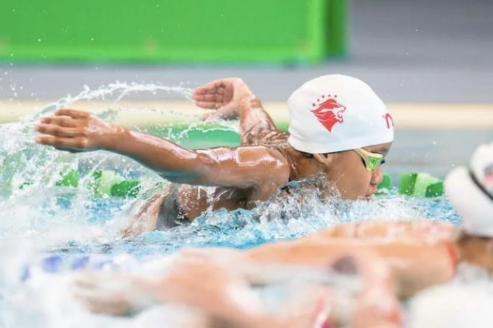 Ketekunan dan dedikasi perenang Singapura Zahra Izam dapat dilihat pada jadual hariannya yang padat. Antara lain, beliau membahagikan masa untuk berlatih dua kali sehari, menyempurnakan tanggungjawab sebagai pelajar dan kehidupan sosial.