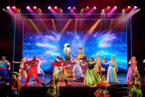 Produksi muzikal ‘Remember’ di Walt Disney Theatre mengikuti kisah menyentuh hati WALL-E dan EVE, sambil menghimpunkan karakter puteri daripada filem Disney dan Pixar. 