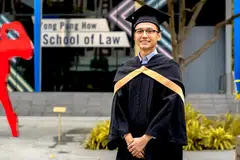 IMBANG AKADEMIK DAN KERJA KEMASYARAKATAN: Walaupun berjaya meraih Ijazah, Encik Asyraf tidak lokek ilmu dan ingin membantu pelajar menanam semangat untuk belajar demi masa depan yang cerah. - Foto BH oleh NUR DIYANA TAHA