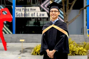 IMBANG AKADEMIK DAN KERJA KEMASYARAKATAN: Walaupun berjaya meraih Ijazah, Encik Asyraf tidak lokek ilmu dan ingin membantu pelajar menanam semangat untuk belajar demi masa depan yang cerah. - Foto BH oleh NUR DIYANA TAHA