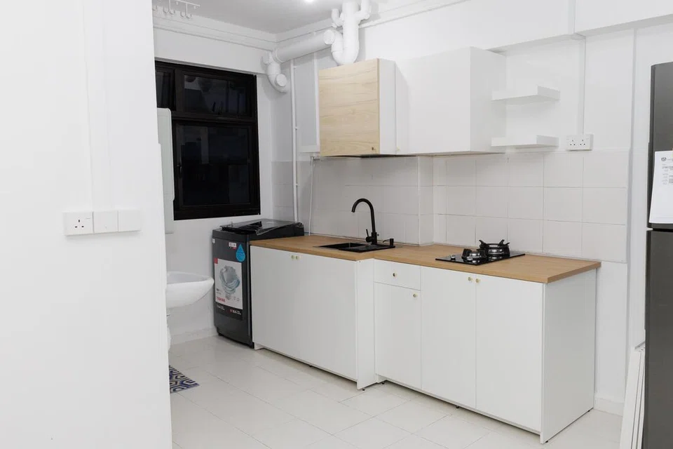 Dengan peruntukan sehingga $1,500, K2 Handymen menjalankan kerja penambahbaikan di dapur rumah Cik Sariana Majid, termasuk memasang kabinet bagi menjadikan ruang itu lebih selesa dan praktikal.