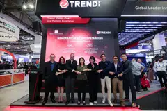 TINGKAT KEMAHIRAN: (Dari kiri) Pengetua Pendidikan Institut Teknikal (ITE) Kolej Timur, Dr Yek Tiew Ming; Pengetua ITE Kolej Barat, Cik Alice Seow; Pengetua ITE Kolej Central, Encik Suresh Natarajan; Ketua Pegawai Eksekutif ITE, Cik Low Khah Gek; Pegawai Eksekutif dan Pengasas Bersama Trend Micro, Cik Eva Chen; Naib Presiden Kanan untuk Pemasaran Global & Asia Pasifik, Timur Tengah dan Afrika, Trend Micro, Encik Dhanya Thakkar; Naib Presiden untuk Asia Tenggara & India, Encik Nilesh Jain; dan Pengurus Negara (Singapura) Trend Micro, Encik David Ng, menyambut pemeteraian MOU antara kedua-dua pihak bagi memupuk kemahiran IT dan keselamatan siber yang lebih mendalam dalam kalangan pelajar ITE.