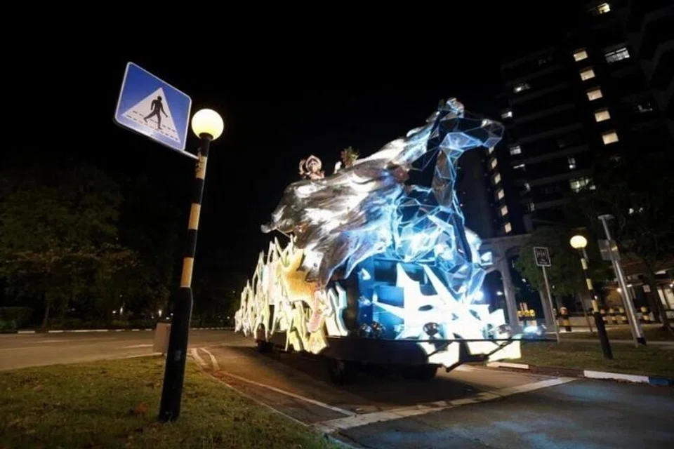 Perarakan Chingay 2026, The Flying Horse (Kuda Terbang), membelok masuk ke Canberra Way, Chingay@Heartlands pada 15 Mac