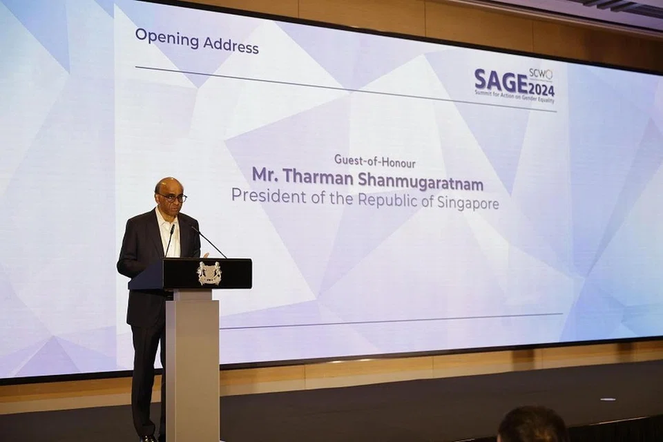 Presiden Tharman Shanmugaratnam berucap semasa Sidang Puncak SCWO bagi Kesaksamaan Jantina di One Farrer Hotel pada 5 September 2024. 