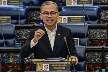Menteri Komunikasi Malaysia, Datuk Seri Fahmi Fadzil, berkata tindakan dibuat berdasarkan aduan diterima, pelanggaran garis panduan serta undang-undang tempatan .