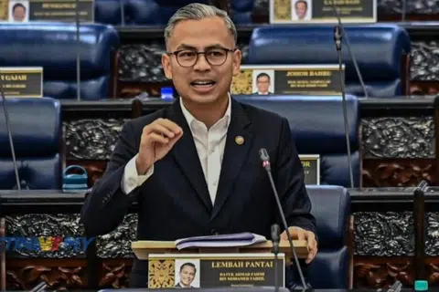 Menteri Komunikasi Malaysia, Datuk Seri Fahmi Fadzil, berkata tindakan dibuat berdasarkan aduan diterima, pelanggaran garis panduan serta undang-undang tempatan .