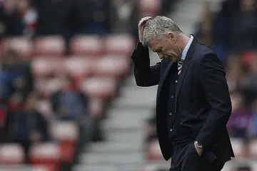 TERSINGKIR DAN BAKAL DISINGKIR?: David Moyes gagal mengekalkan kedudukan Sunderland dalam EPL bagi musim akan datang dan mungkin tidak diberi peluang cuba membawa kelab itu kembali ke liga tersebut. - Foto REUTERS