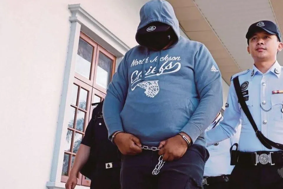 Hukuman asal penjara 30 hari yang dijatuhkan Mahkamah Majistret Kuala Lumpur, terhadap pemandu Nissan Navara, K Darmaraju, 32 tahun, yang melanggar pasangan suami isteri hingga parah pada 10 Mei lalu, digantikan kepada enam bulan oleh Mahkamah Sesyen Kuala Lumpur, pada 19 Mei.