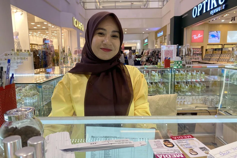 CIK SYASYA MAISARAH JUZAILI: Pilih BN untuk nikmati lebih banyak bantuan dan lihat lebih banyak kemajuan. Ibu dan ayahnya juga penyokong BN.