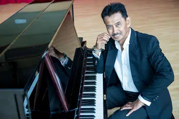 'DAVID FOSTER' MUZIK MELAYU: S. Atan diibaratkan seperti penggubah lagu 'hit' Amerika, David Foster, yang banyak menaikkan nama bakat baru era 1970-an dan 1980-an menjadi artis yang disegani. - Foto-foto ESPLANADE