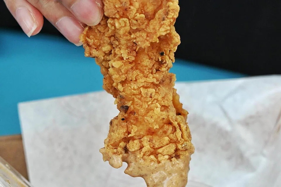 Chicken tenders yang rangup dan berjus merupakan hidangan utama dan laris dijual di Last Bite.