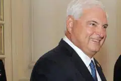 HADAPI TUDUHAN RASUAH: Bekas presiden Panama, Ricardo Martinelli (gambar atas), merupakan salah seorang dari dua presiden negara itu, bersama-sama Juan Carlos Varela, dituduh mengamalkan tumbuk rusuk. - Foto