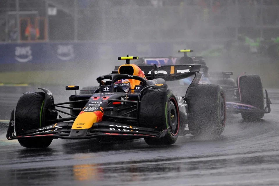 Pemandu Red Bull, Sergio Perez, dikenakan penalti tiga petak untuk perlumbaan seterusnya di GP Sepanyol. 