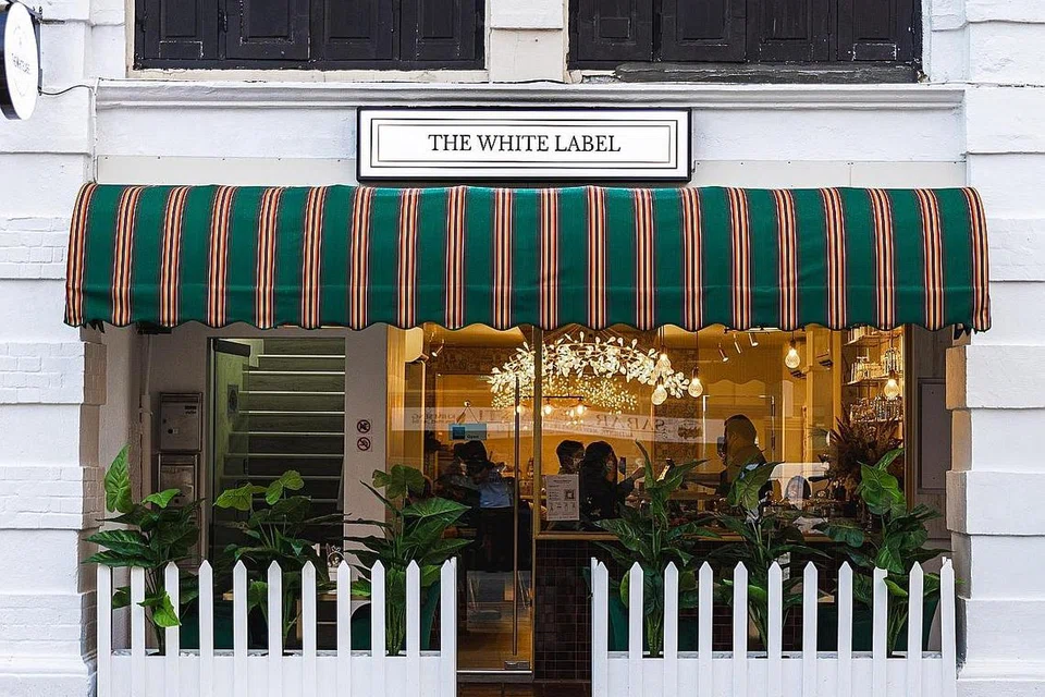 BUAT PENYESUAIAN: Restoran The White Label di North Bridge Road menyajikan hidangan Perancis dan menggunakan cara kreatif untuk menggantikan bahan tidak halal kepada yang halal. - Foto BH oleh THE WHITE LABEL 