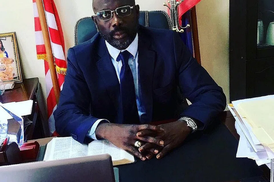 BELUM TERCAPAI: Sebagai pemain bola sepak, George Weah menempah nama di Eropah, bermain bagi Monaco, Paris St-Germain dan AC Milan serta seketika bagi Manchester City dan Chelsea. Namun, jangkaan ramai bahawa sebagai Presiden Liberia beliau akan mengubah nasib sukan nasional itu belum dipenuhi. - Foto INSTAGRAM GEORGE WEAH, INTERNET