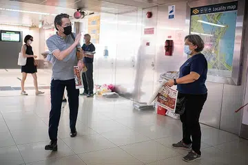 PERALIHAN KE DIGITAL: Edisi cetak terakhir TNP diedarkan semalam, sedang akhbar itu beralih ke wadah digital secara sepenuhnya. - Foto BH oleh SHINTARO TAY