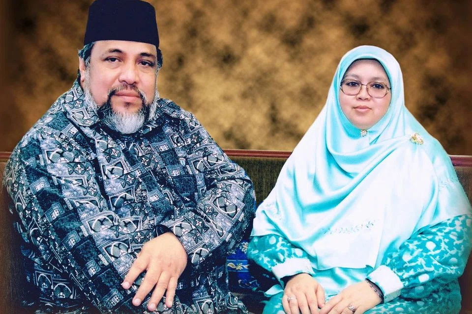 (Dari kiri) Inspirasi di sebalik restoran Aleeya, adalah pengasas Kumpulan Pemulihan Keagamaan (RRG), Allahyarham Ustaz Ali Mohamed, dan isterinya Allayarhama Cik Dahlia Ahmad. 