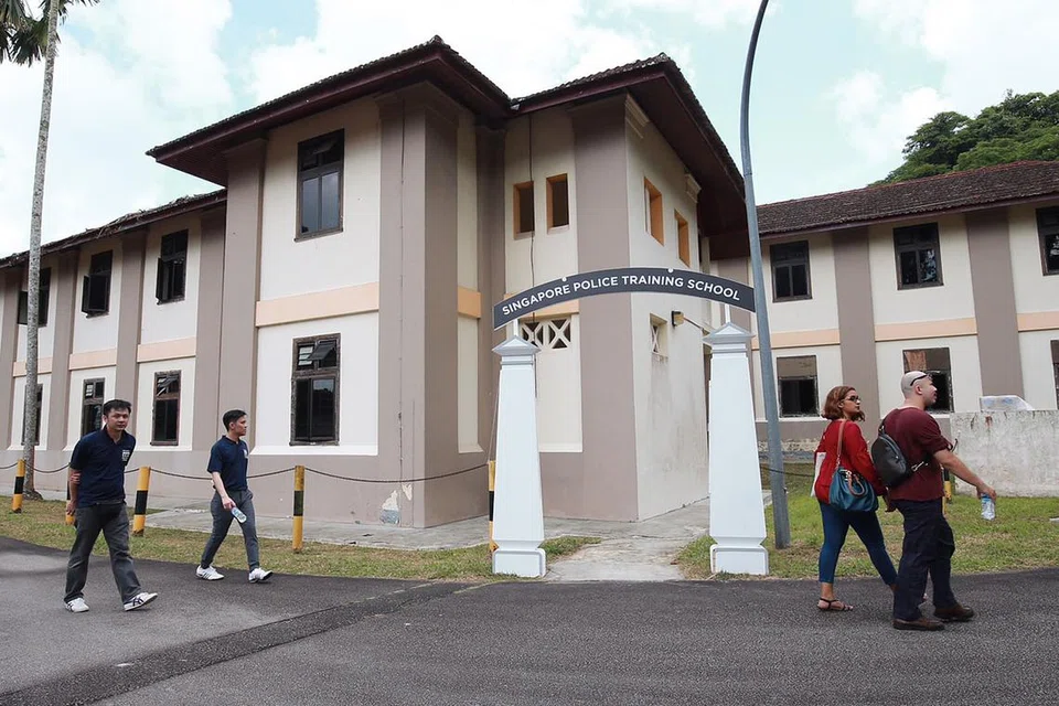 TUTUP BUAT PEMBANGUNAN SEMULA: Buat kali terakhir, pintu masuk OPA dibuka bagi menyambut lebih 4,000 anggota kerahan polis yang masih berkhidmat dan sudah bersara serta keluarga mereka dalam satu acara perjumpaan pada 22 Julai lalu sebelum ia memberi laluan kepada projek pembangunan semula selepas ini. - Foto ZAOBAO 